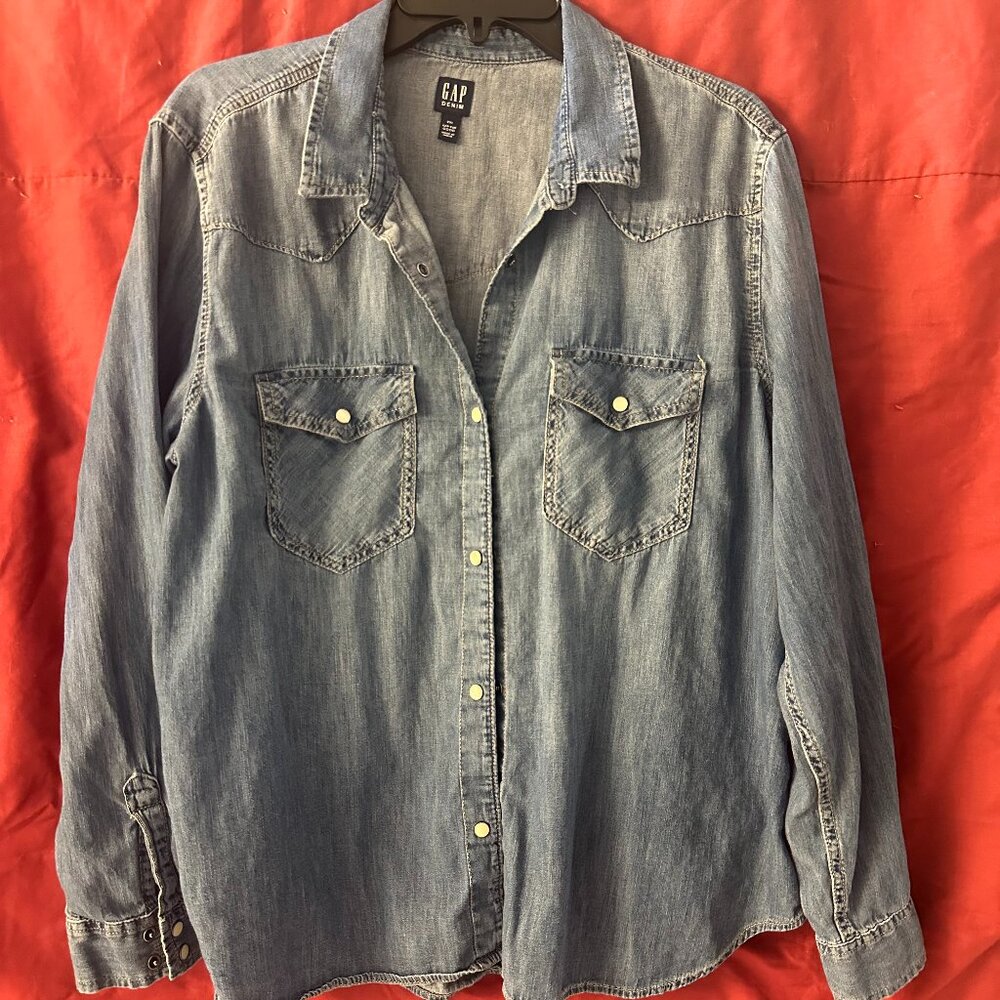 Denim Gap Pearl Snap Button Down